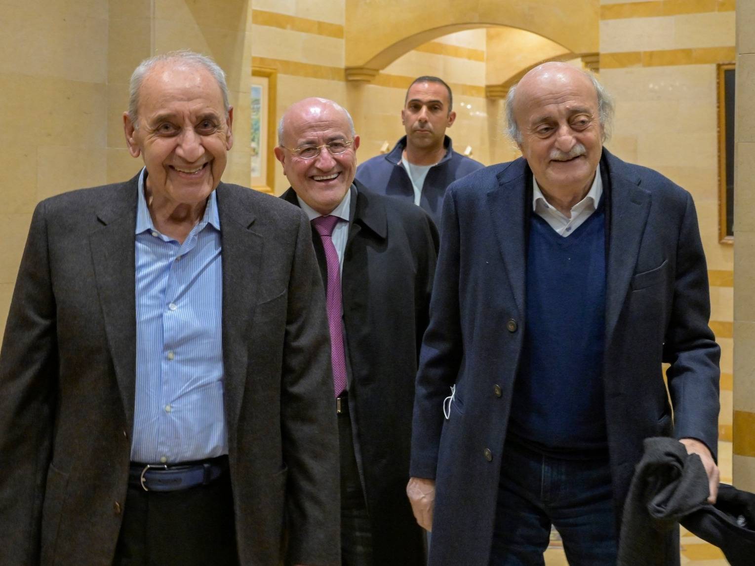 المسافات بين جنبلاط والمعارضة تتسع..." لا كيمياء"
تغيّب لافت لـ" الاشتراكي" عن لقاء معراب...