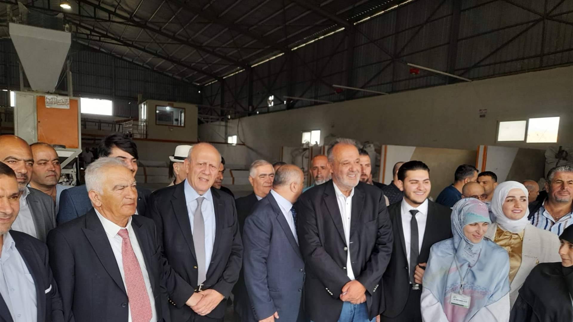 بوشكيان: لا تهاون إزاء المصانع غير المرخصة واليد العاملة الأجنبية غير الشرعية