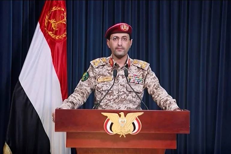 غارات أميركية بريطانية على مطار الحديدة والحوثي يتوعد بالتصعيد