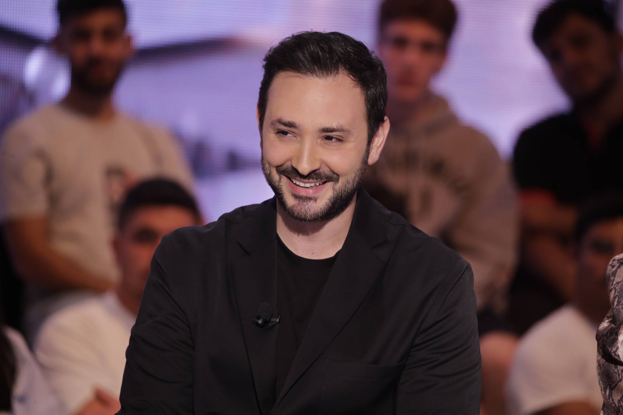 هادي ضو مع منى ابو حمزة .. غزل وغناء وأخبار يكشفها للمرة الاولى