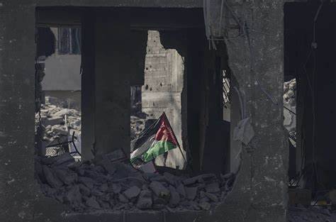 الدفاع المدني في غزة: 10 آلاف مفقود تحت الركام.. وتحلل الجثامين يهدد بكارثة صحية جديدة