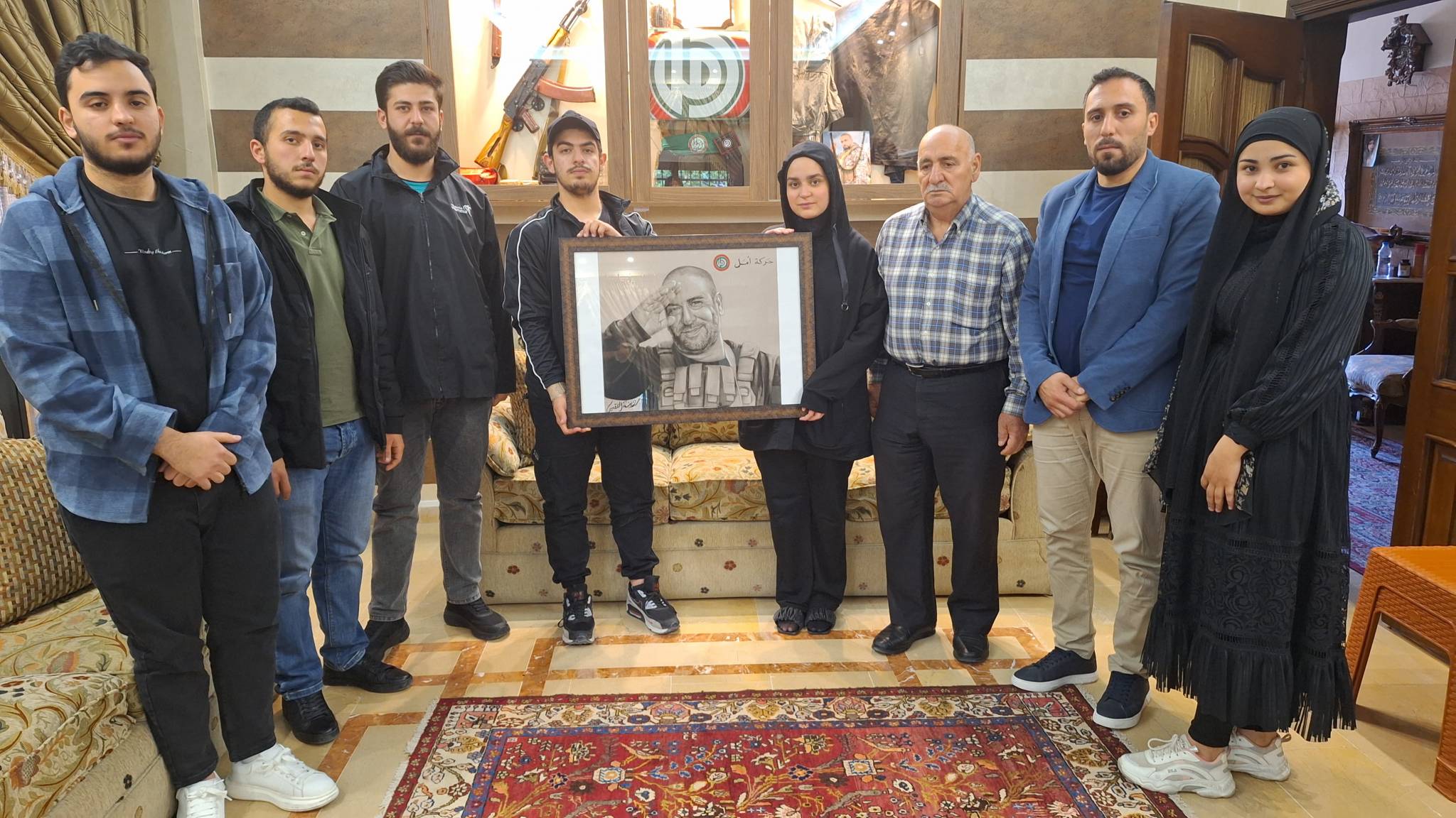 وفد من طلاب حركة أمل يزور عائلة الشهيد السيد موسى الموسوي في النبي شيث