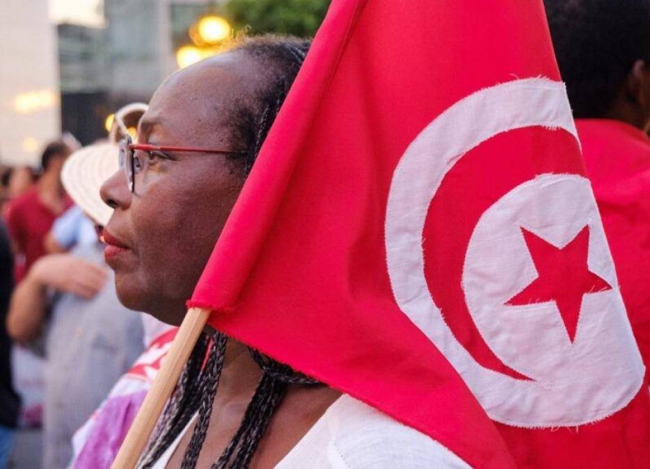 توقيف حقوقية تونسية لـ"جرائم مالية"