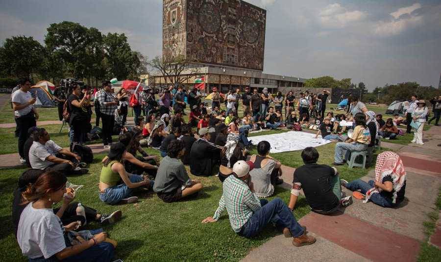 طلاب مؤيدون لفلسطين ينصبون خيماً أمام أكبر جامعة في المكسيك