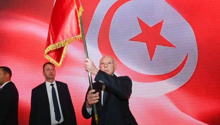 واقعة حجب العلم التونسي تصنع الحدث في تونس