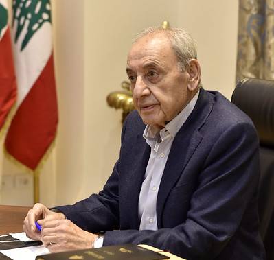 عصا بري تشق طريق القصر