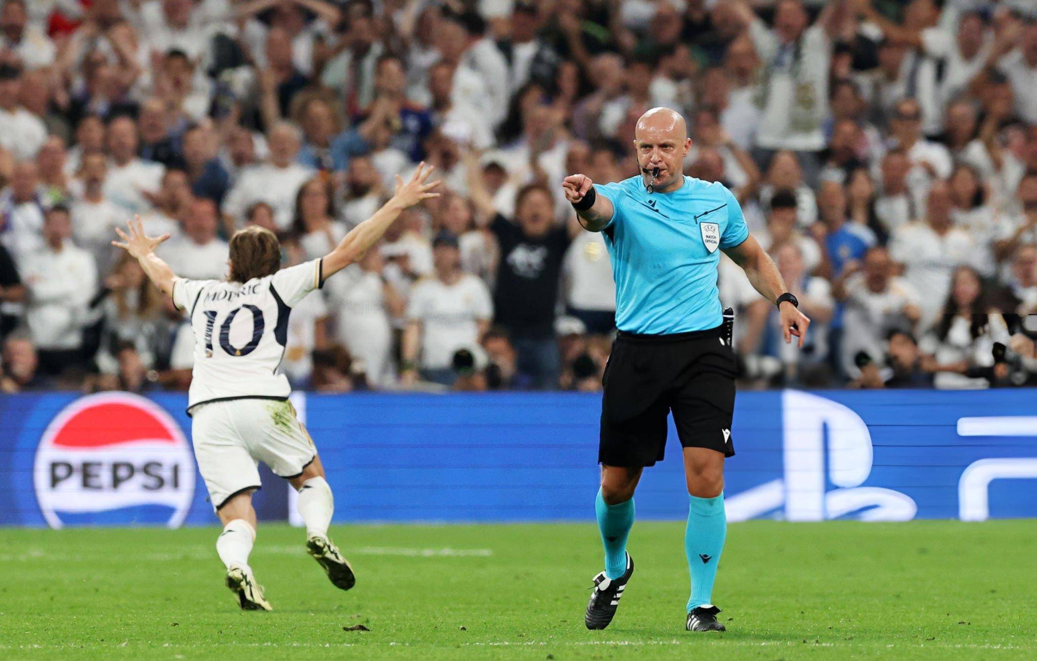 بايرن ميونيخ يضع ريال مدريد في مرمى النيران:
سرقة معتادة وعلنية في البرنابيو