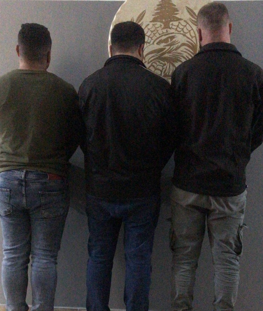الجيش: توقيف 3 أشخاص في عكار
لظهورهم بالسلاح وإقدامهم على إطلاق النار