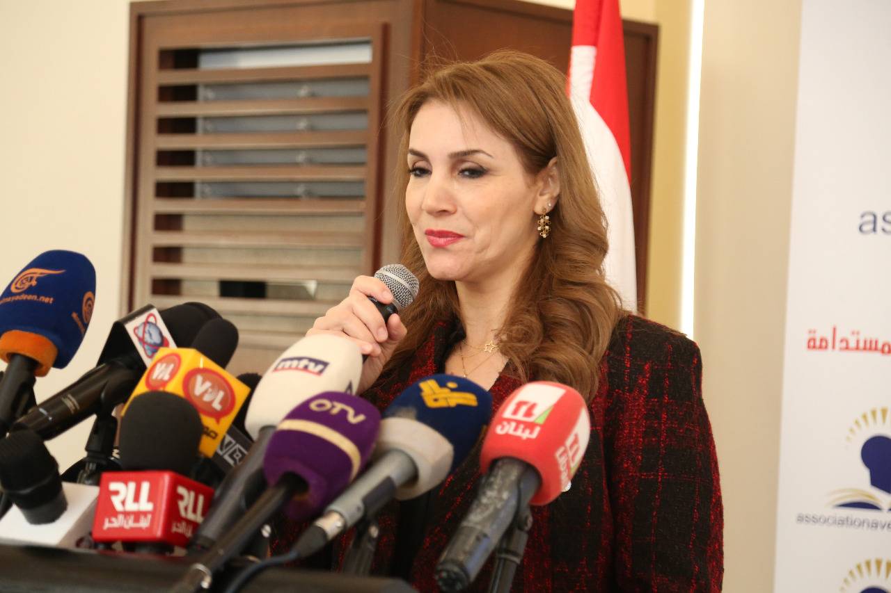 الإعلامية عُلا القنطار تدعو للتوعية والإرشاد في مواجهة اخطار التكنولوجيا