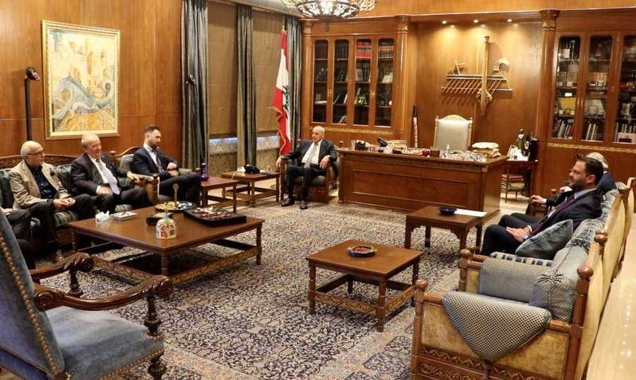 بحث مع تيمور جنبلاط  وقف النار وتطبيق الـ 1701
بري: لإجراء المسوحات لكلّ القطاعات
المتضرّرة بفعل العدوان على الجنوب