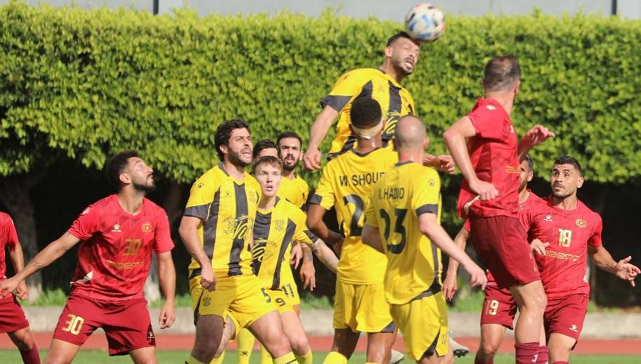 النجمة يتخطى العهد ويستعيد الصدارة
