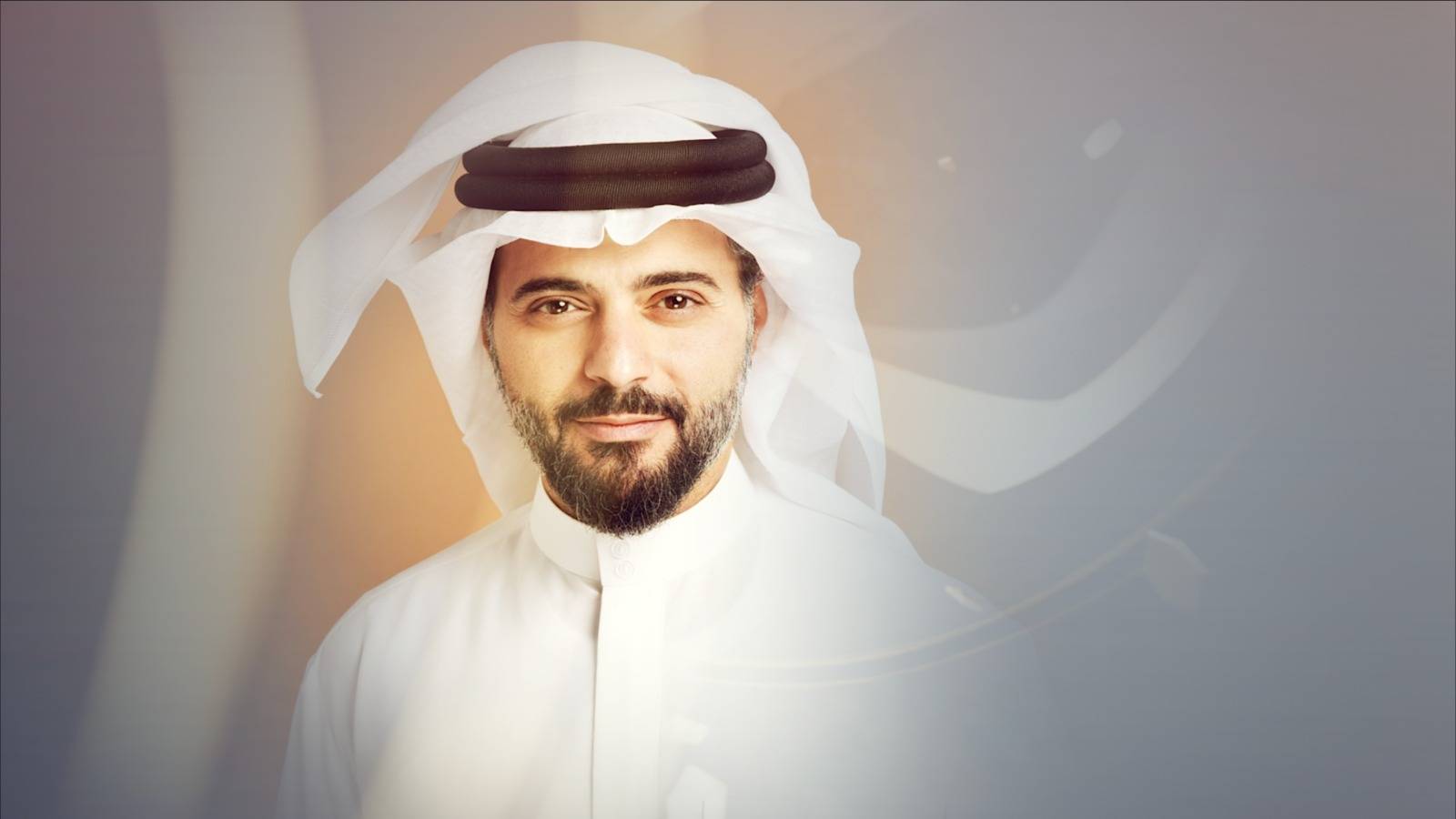 دحيّة الفنان سعود أبو سلطان " الثوب الأبيض " يملؤها الغزل والتغنّي بالجمال