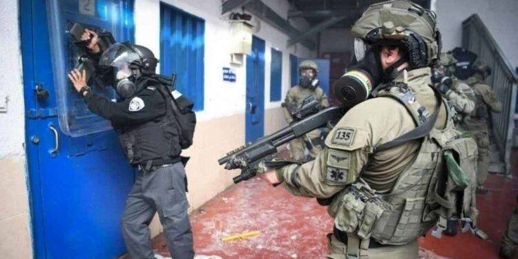 الكشف عن انتهاكات "اسرائيلية" ضدّ معتقلين فلسطينيين في النقب