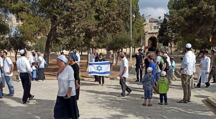 في ذكرى النكبة
 مستوطنون يرفعون العلم الإسرائيلي في الاقصى