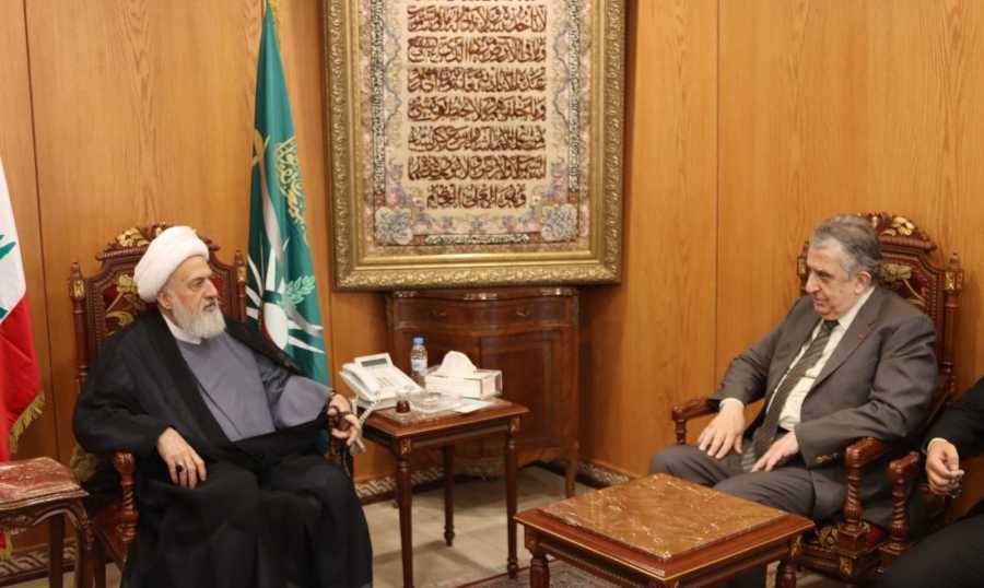 الخطيب التقى ناجي البستاني:
لخروج اللبنانيين من العقد الطائفيّة