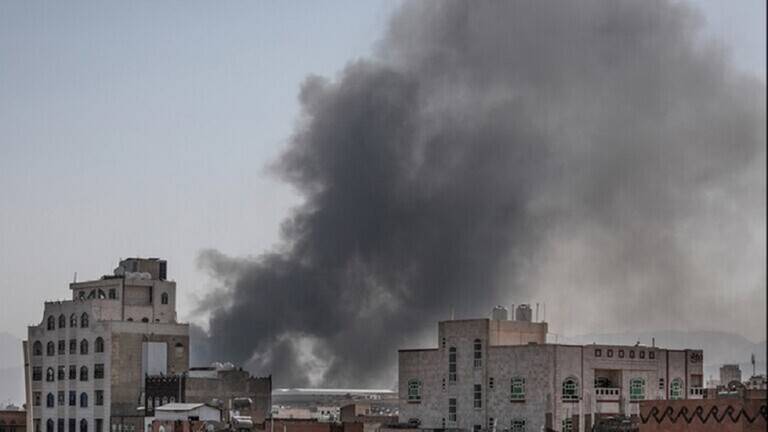 قصف أميركي بريطاني يستهدف مطار الحديدة الدولي غرب اليمن