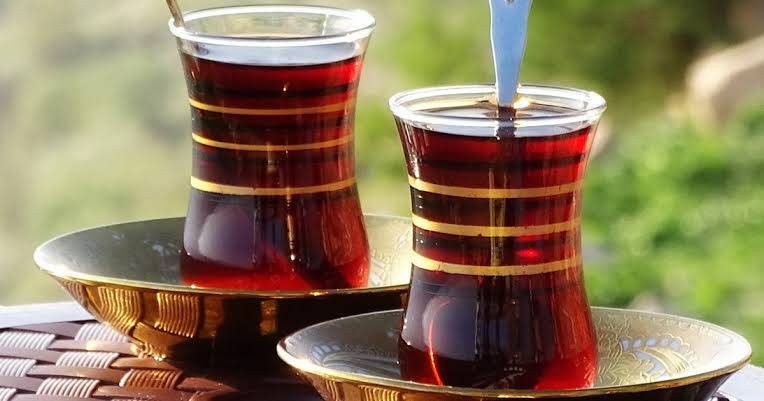 تحذير من الإفراط في تناول الشاي الأسود