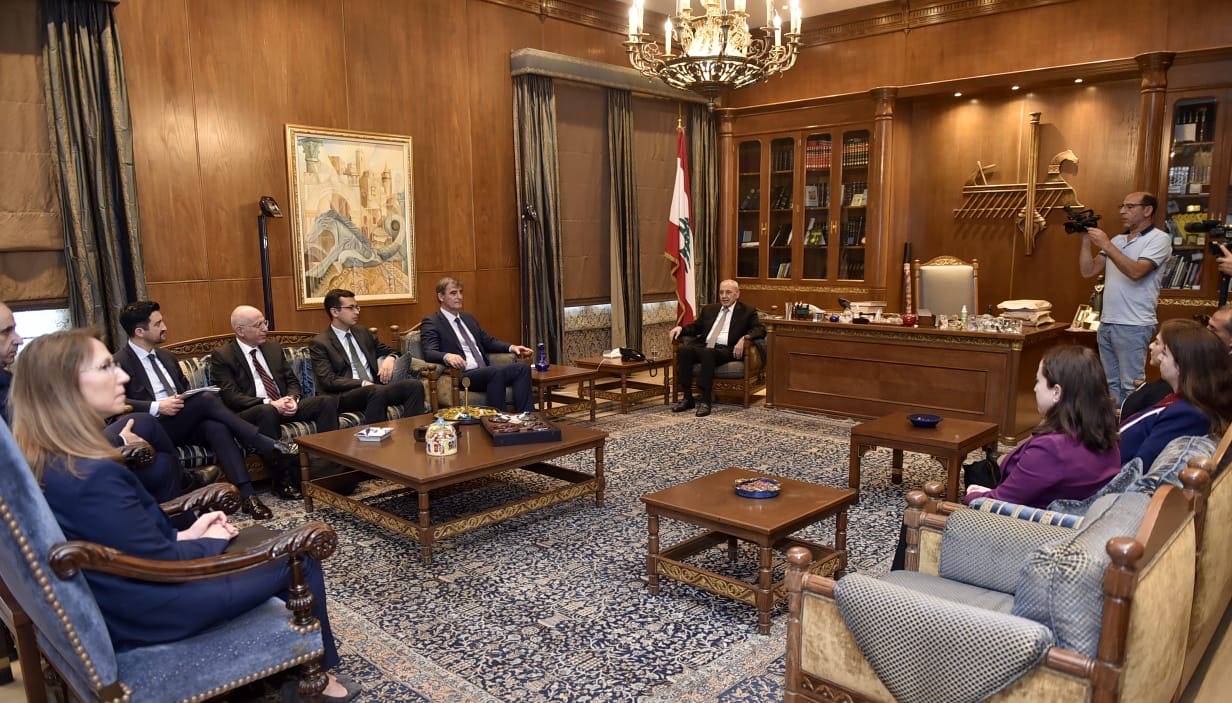 وفد من "صندوق النقد" بحث الأوضاع الماليّة مع ميقاتي
بري: إعادة الثقة بالقطاع المصرفي
تكون بضمان إعادة الودائع