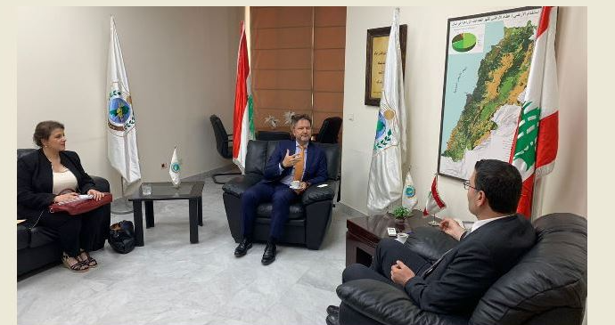 الحاج حسن عرض مع مسؤول فرنسي

البرامج الممولة من فرنسا