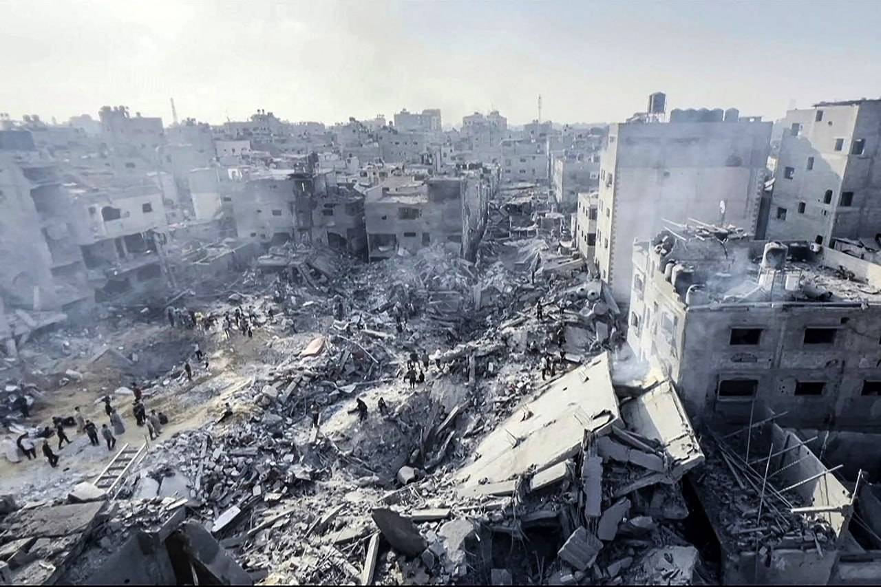 سقوط قنبلة "إسرائيلية" ضخمة تزن نصف طن على بلدة في غلاف غزة