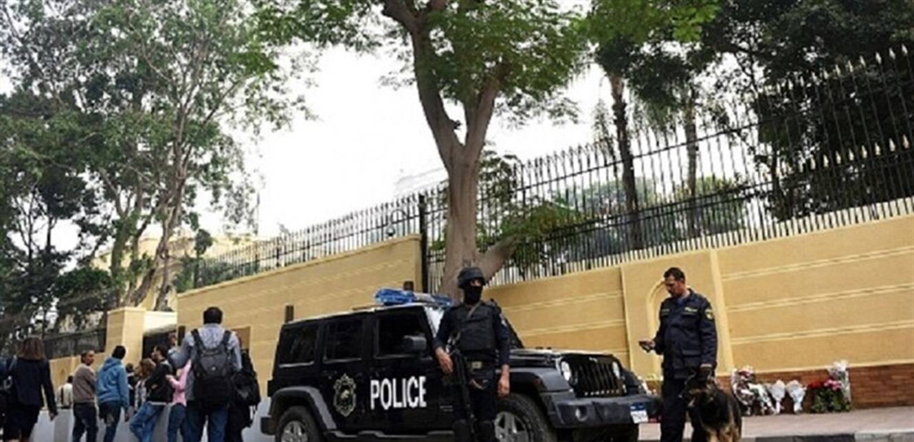 دهس سيدتين أمام مول.. القبض على فنان شهير في القاهرة