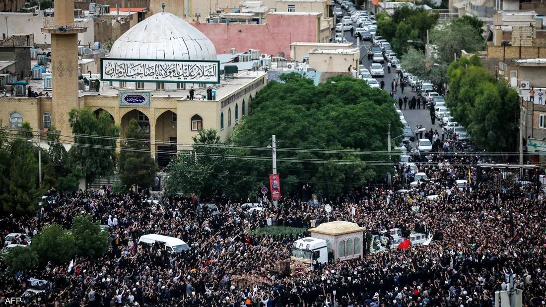 إيران تودّع رئيسها ورفاقه بحضور رسمي وشعبي غفير