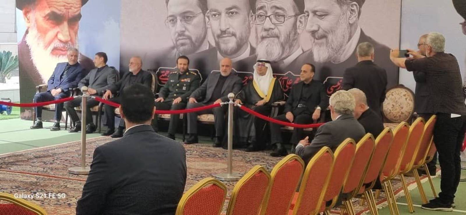 شخصيات سياسية ودينية زارت السفارة الايرانية في بيروت لتقديم واجب العزاء