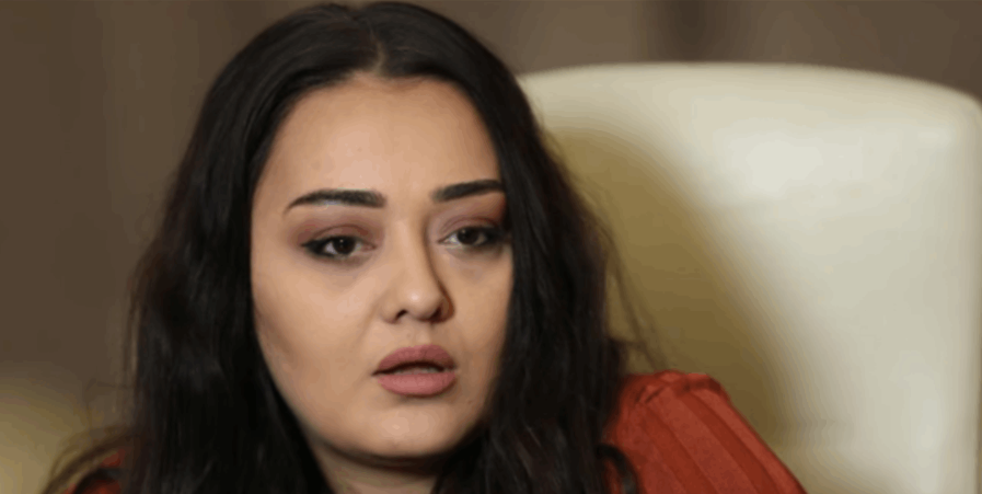 فنانة شهيرة تهاجم زميلاً لها: 