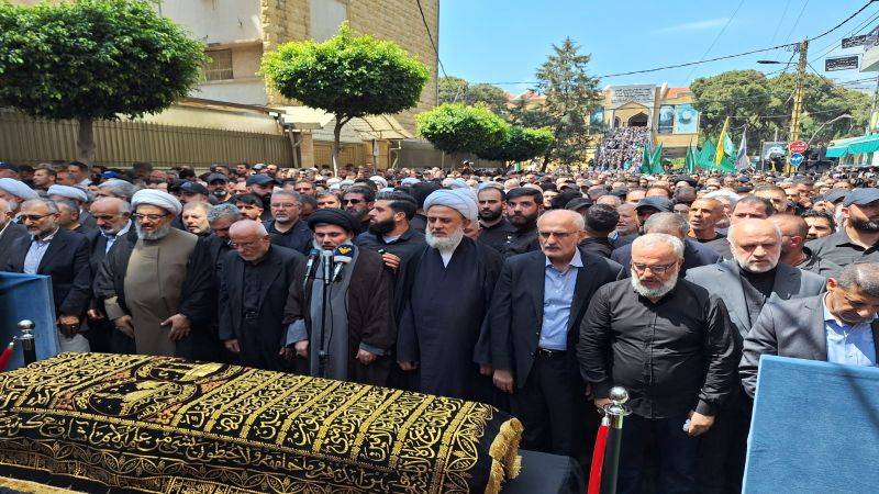 تشييع والدة الأمين العام لحزب الله إلى مثواها الأخير
التعازي يومي الاثنين والثلاثاء... وشخصيات تقدّمت بالعزاء