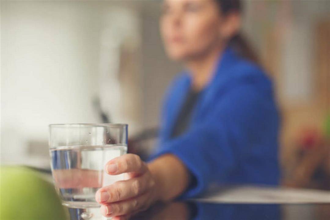 تجنّب شرب الماء بعد الأكل... نصيحة من خبيرة تغذية