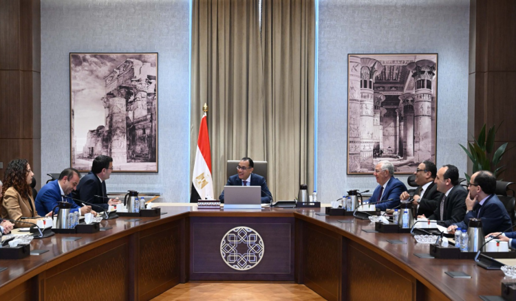 الحاج حسن التقى رئيس الوزراء المصري
وبحث في دعم التعاون المشترك بين البلدين