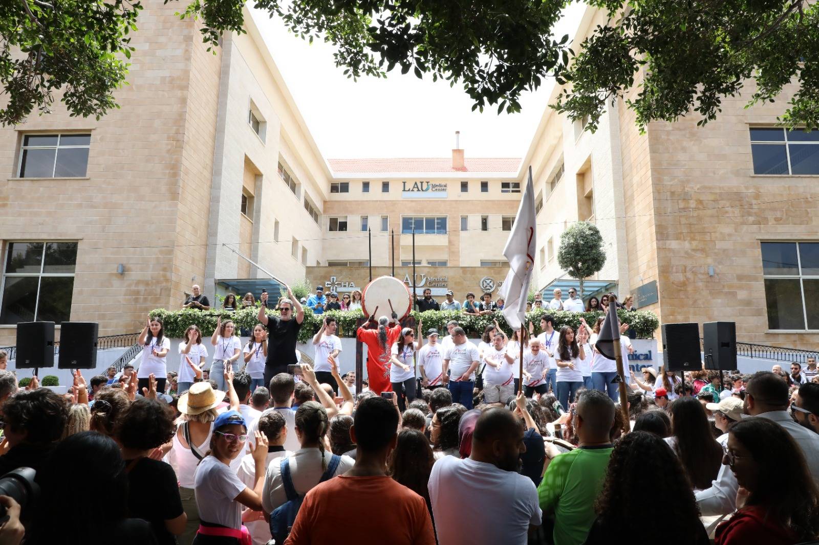 " المركز الطبي للجامعة اللبنانية الاميركية – مستشفى سان جون يرعى مبادرة "الينبوع": "امشي مع الينبوع – خطوة بترسم بسمة"
