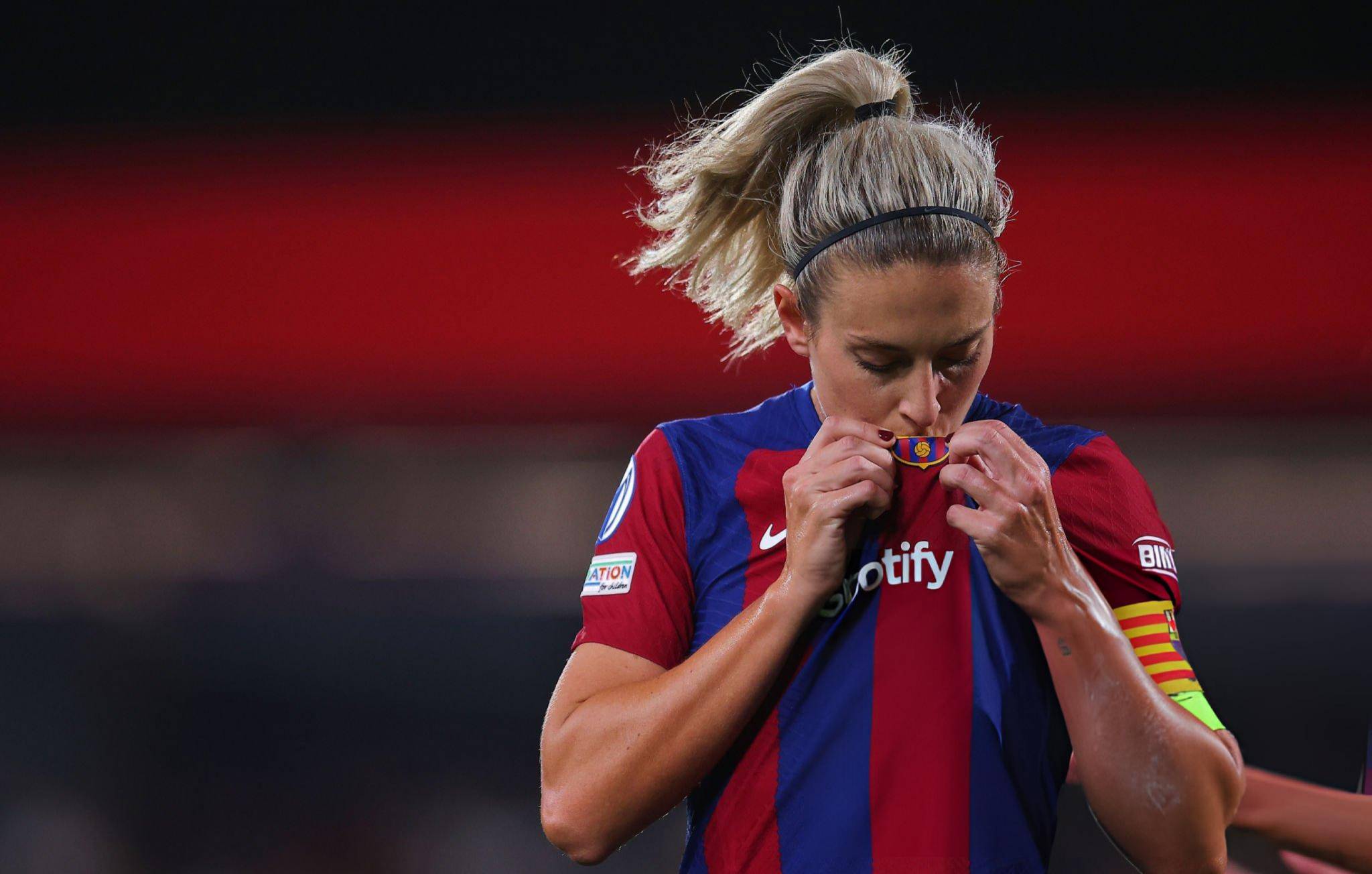 أليكسيا بوتياس تمدد عقدها مع برشلونة حتى عام 2026