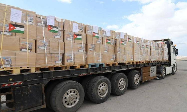 الأردن يسير قافلة مساعدات قوامها 40 شاحنة إلى غزة