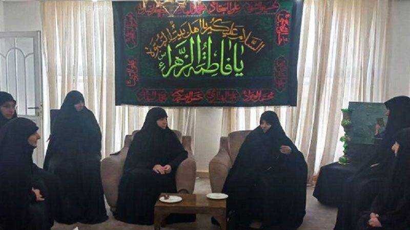 إبنتا السيّد نصر الله والشهيد عباس الموسوي
تعزيان عائلة الشهيد  رئيسي