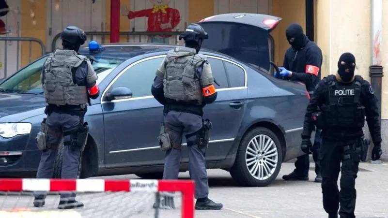 على خلفية فضيحة الـ"روسيا غايت"... الشرطة البلجيكية تداهم مكتب موظف بالبرلمان الأوروبي