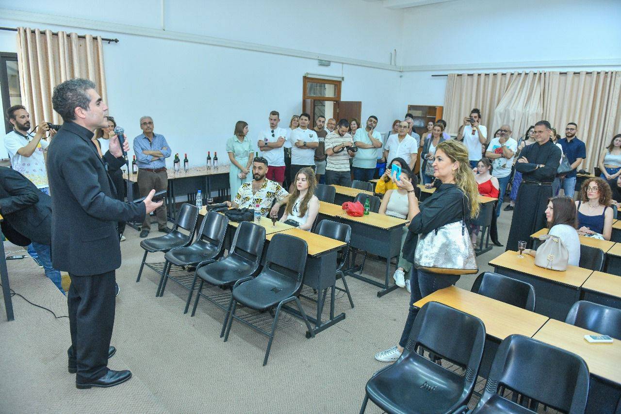 طلاب "الصناعة الموسيقية" يبدعون في عرض متقن لأغانيهم الخاصة في جامعة الروح القدس