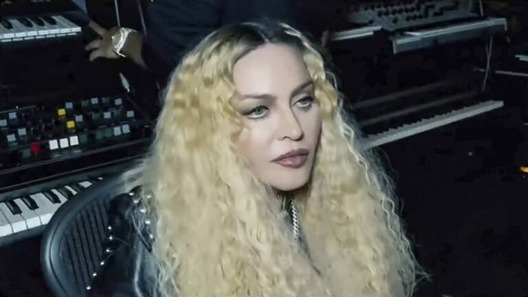 معجب بمادونا يرفع دعوى قضائية ضدها
