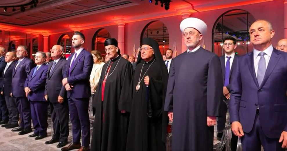 مؤتمر لـ "التجدّد للوطن" بعنوان "من لبنان الساحة... الى لبنان الوطن"
الراعي: لبنان تحوّل لساحة فوضى... ونريد رئيساً يضع حدّاً للتبعيّة وتشتيت الشرعيّة
العبسي: كنيستنا كنيسة اللقاء ننتمي إليها ولا نتعصّب لها... طائفيّتها أن تغتني الطوائف بعضها ببعض