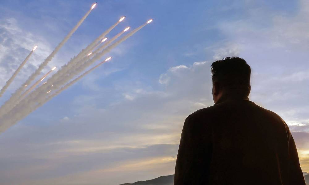 بالفيديو - بإشراف زعيمها... كوريا الشمالية تحاكي هجمات استباقية على جارتها