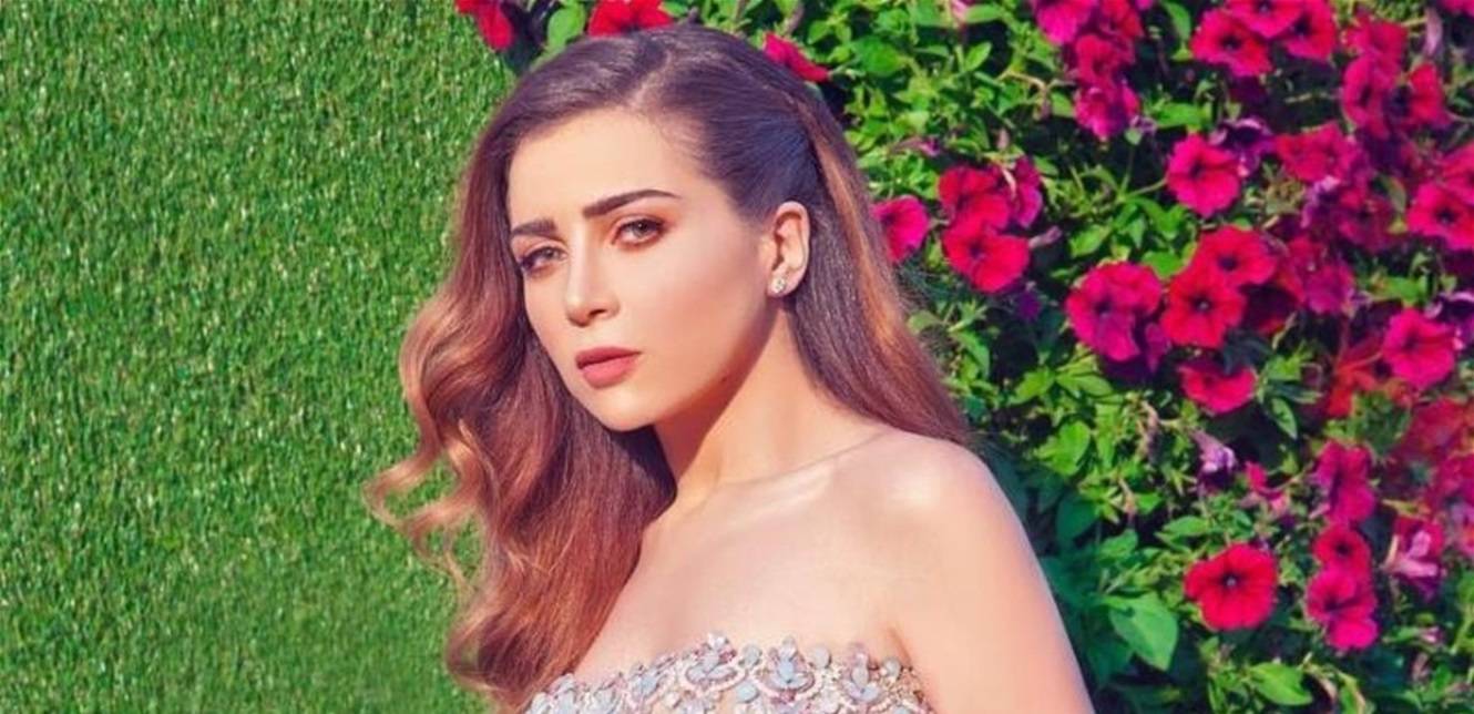 مي عز الدين تعلن إصابة والدتها بوعكة صحية.. وهذا ما طلبته من محبيها