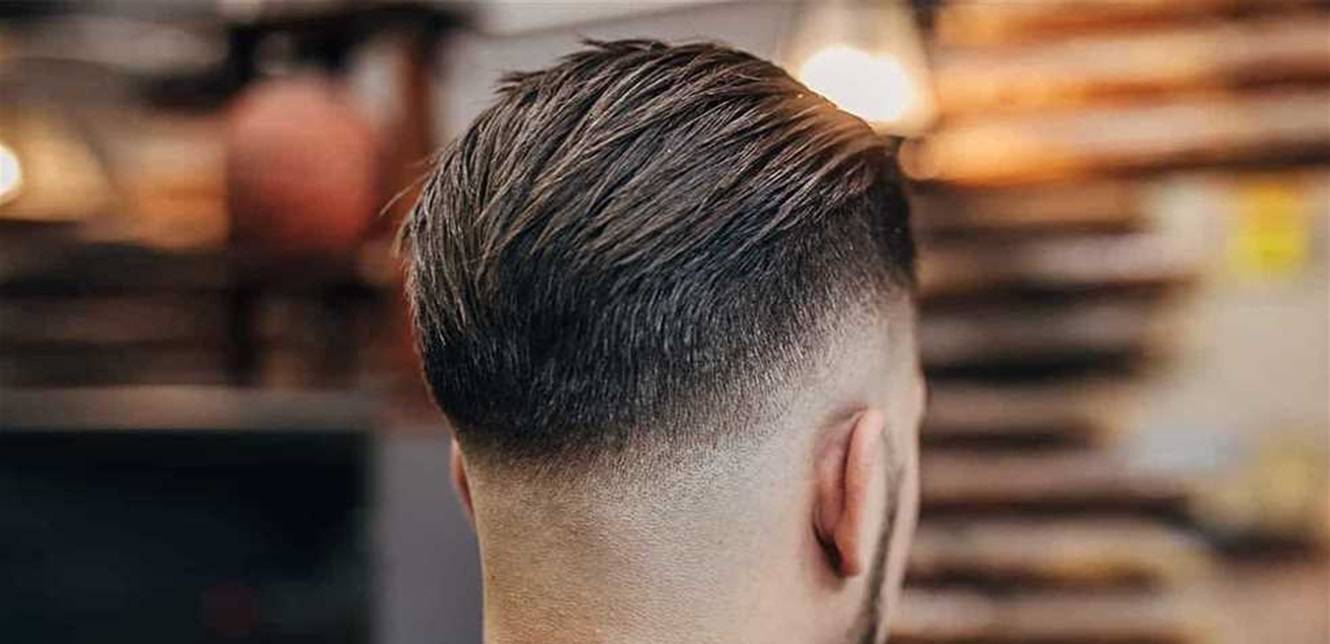 الحلاق قصّ شاربه عن طريق الخطأ... فانتقم منه بهذه الطريقة