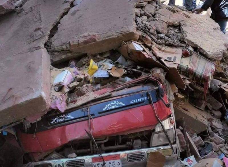 مأساة في مصر... إنهيار مبنى سكني وسقوط ضحايا