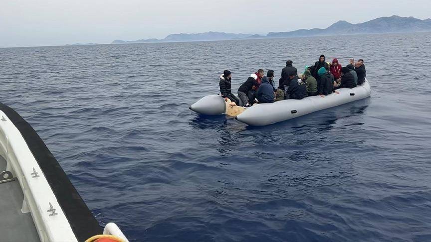 إنقاذ 14 مهاجرًا قبالة السواحل التركية