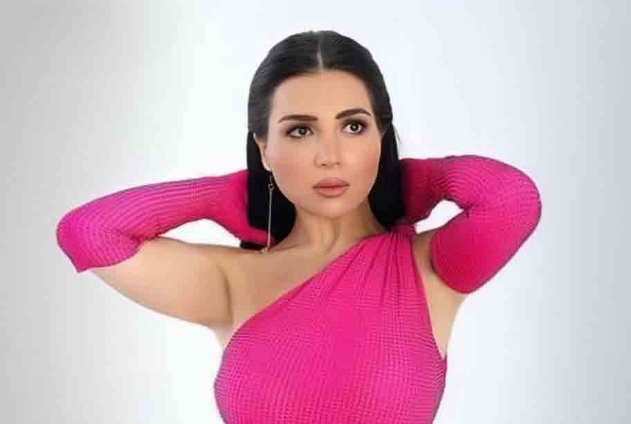 مي عز الدين تكشف آخر تطورات وضع والدتها الصحي