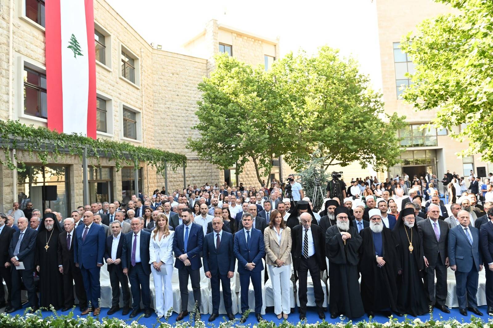 "البلمند" احتفلت بمرور 10 سنوات
على تأسيس فرعها في سوق الغرب
