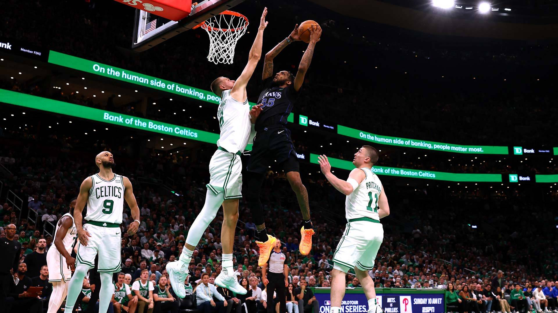 بوسطن يستهل نهائي الـNBA بفوزٍ ثمين أمام دالاس... وعودة موفقة لبورزينغيس!