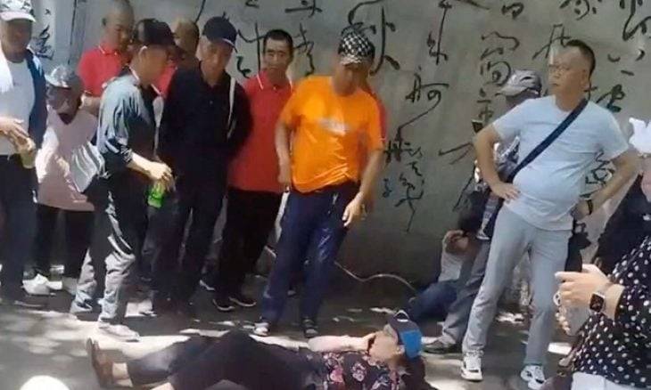 طعن 4 أساتذة جامعيين أميركيين في الصين