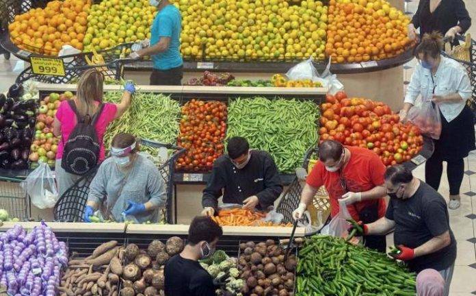 في حضور سفراء الدول المانحة والمنظمات
الحاج حسن أعلن بدء العمل على استراتيجية الزراعة 2025-2030
