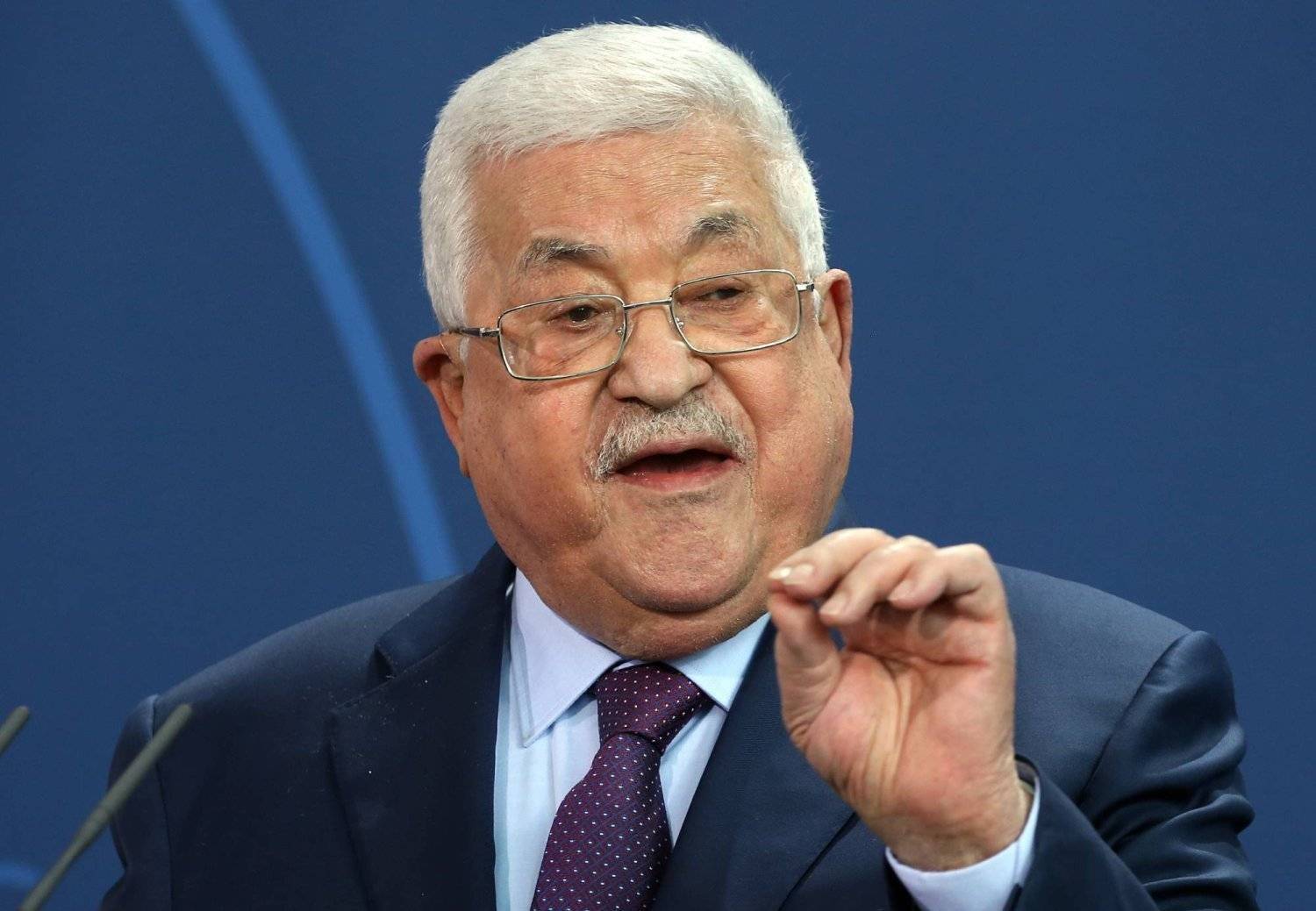 عباس يطالب بتسليم معابر غزة للحكومة الفلسطينية